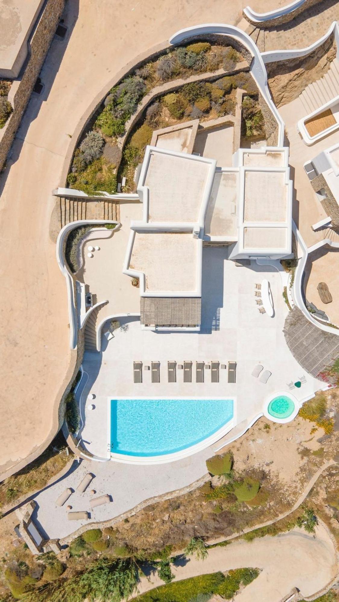 Luxury With Stunning Views Above Kalo Livadi Villa