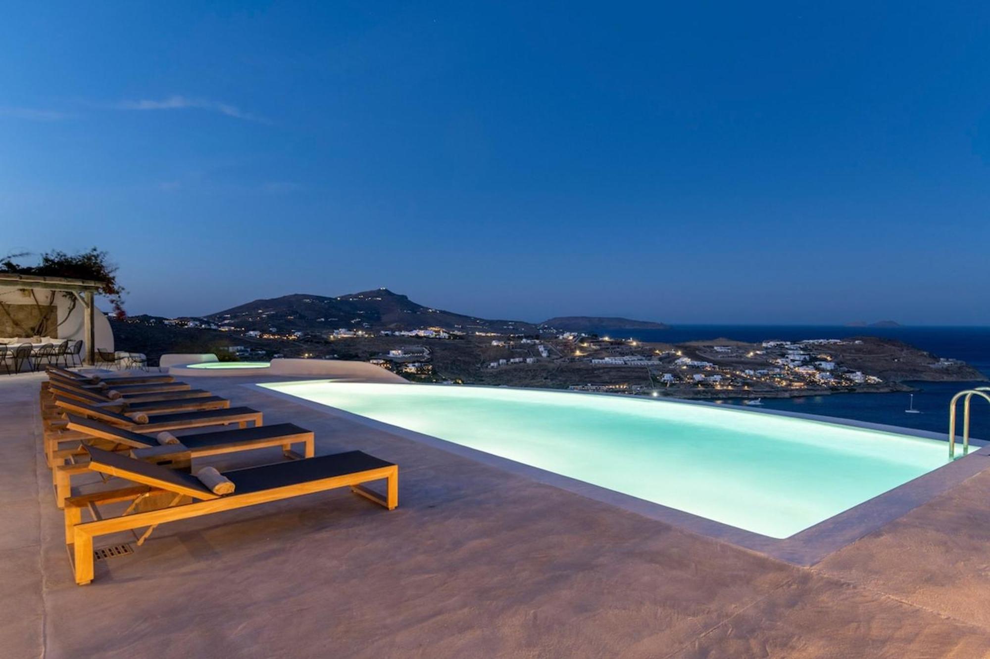 Luxury With Stunning Views Above Kalo Livadi