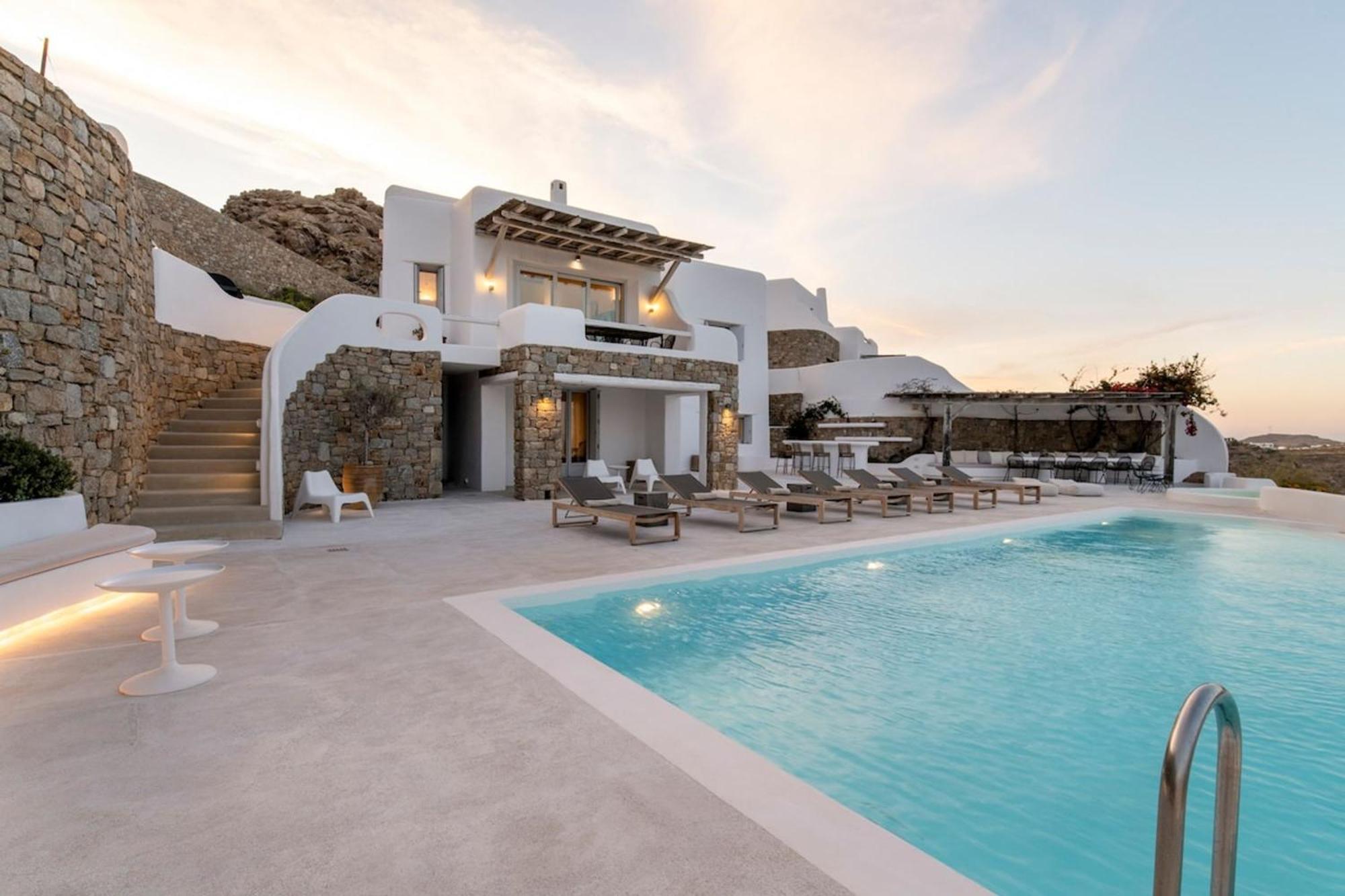 Luxury With Stunning Views Above Kalo Livadi *