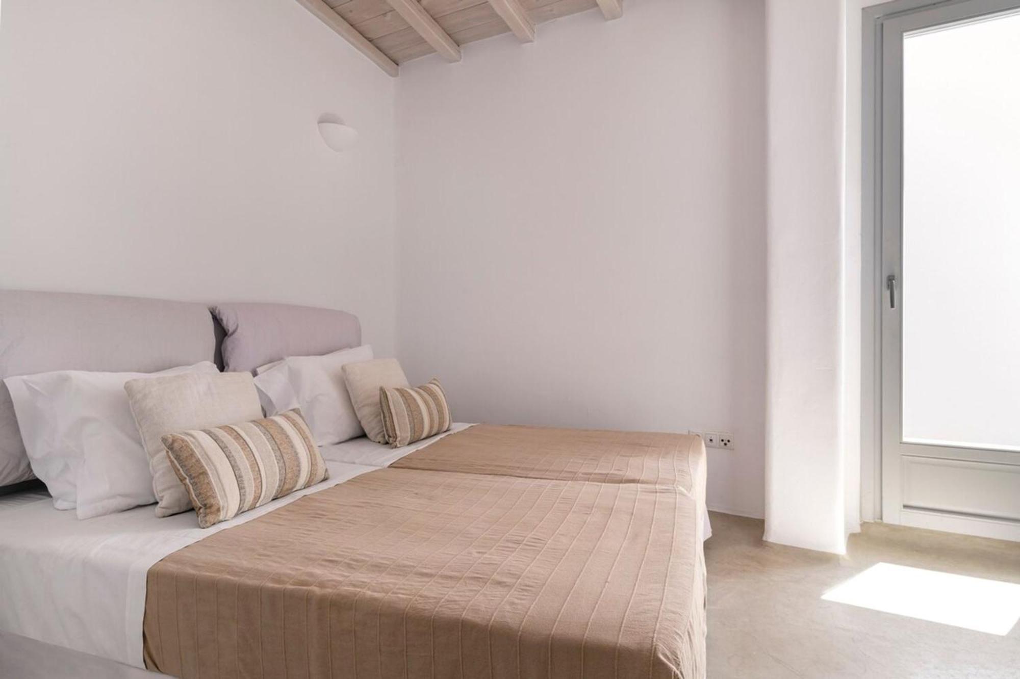 Luxury With Stunning Views Above Kalo Livadi Villa Mykonos Town