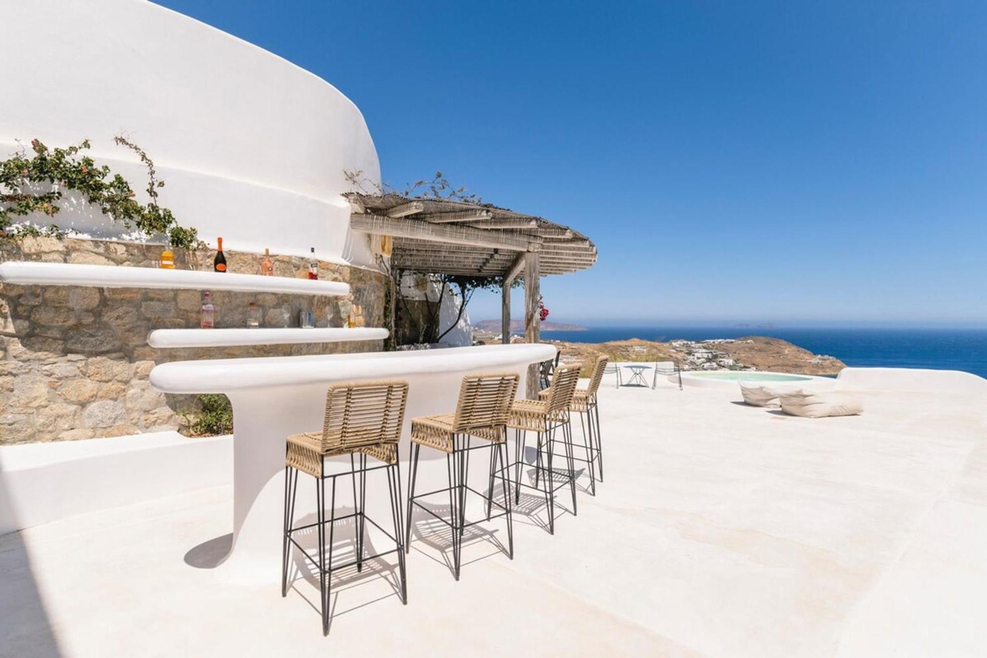 Luxury With Stunning Views Above Kalo Livadi Villa