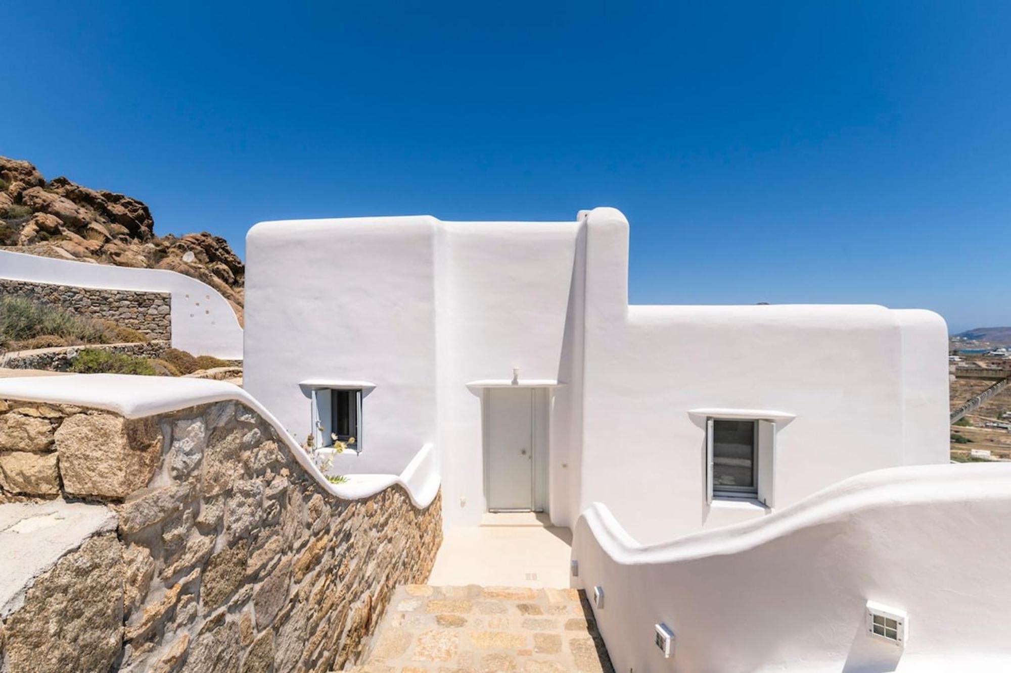 Luxury With Stunning Views Above Kalo Livadi Villa