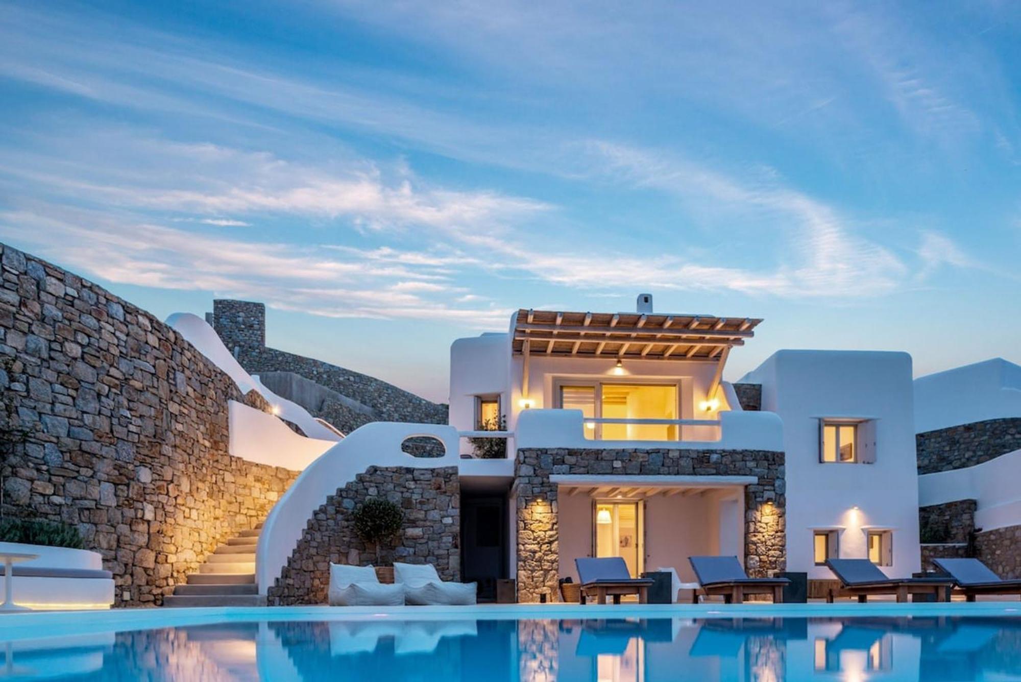 Luxury With Stunning Views Above Kalo Livadi Villa
