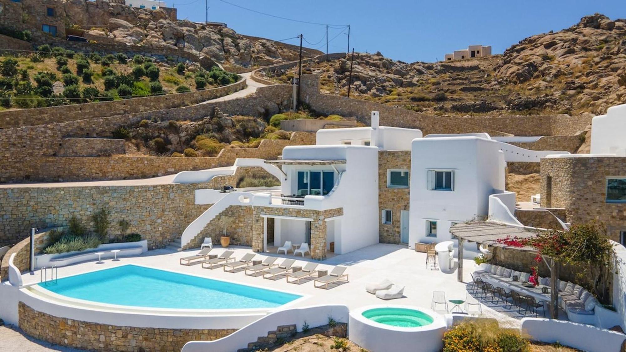 Luxury With Stunning Views Above Kalo Livadi Villa *