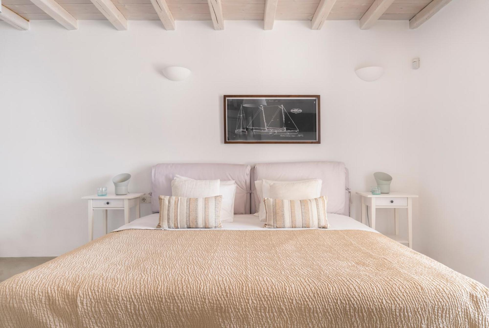 Luxury With Stunning Views Above Kalo Livadi Villa