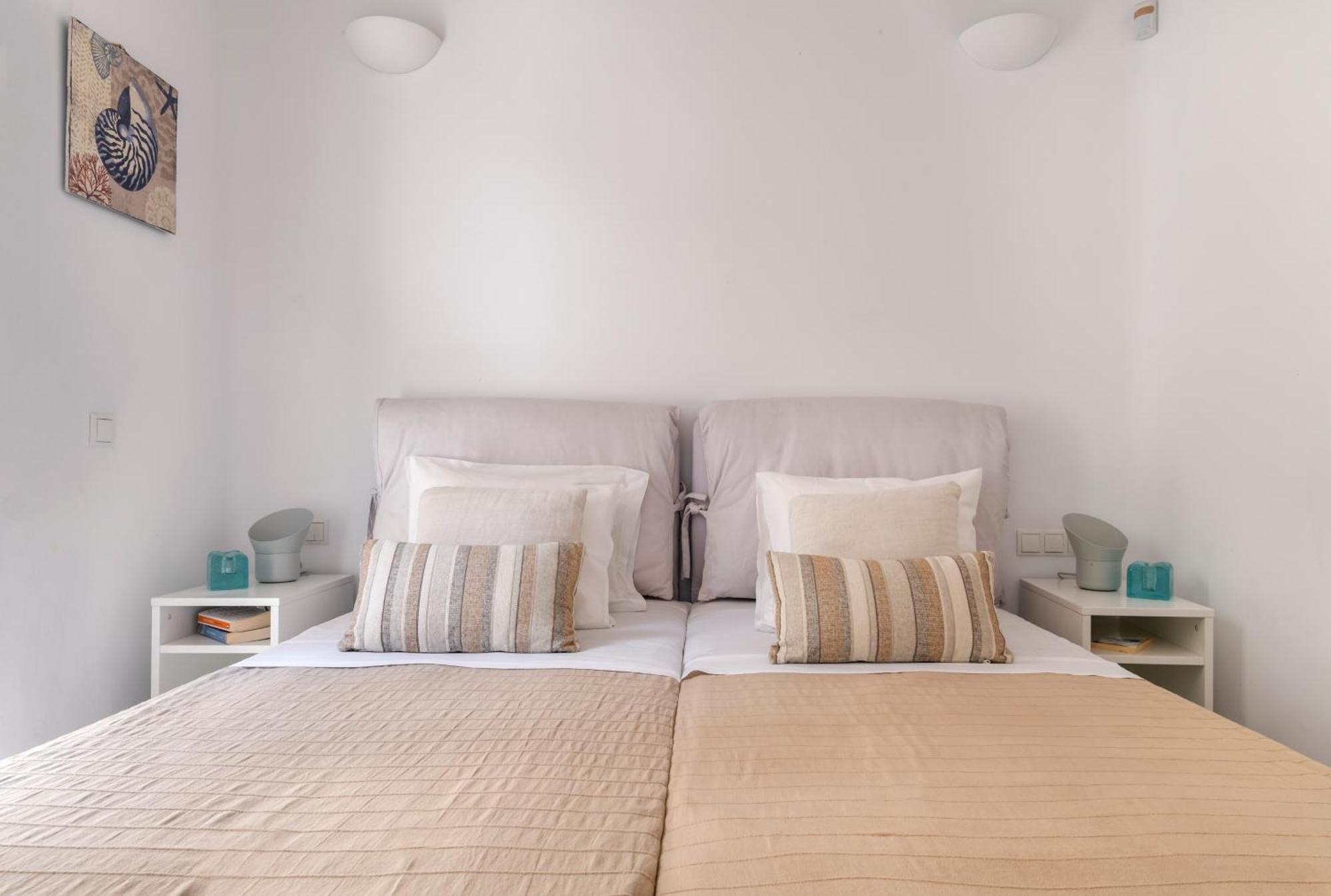 Luxury With Stunning Views Above Kalo Livadi Villa