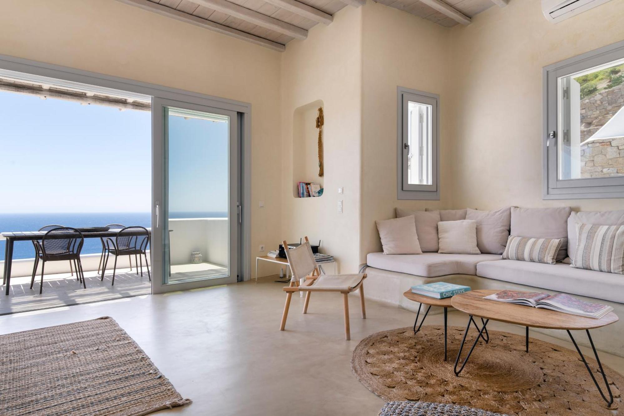 Luxury With Stunning Views Above Kalo Livadi Villa