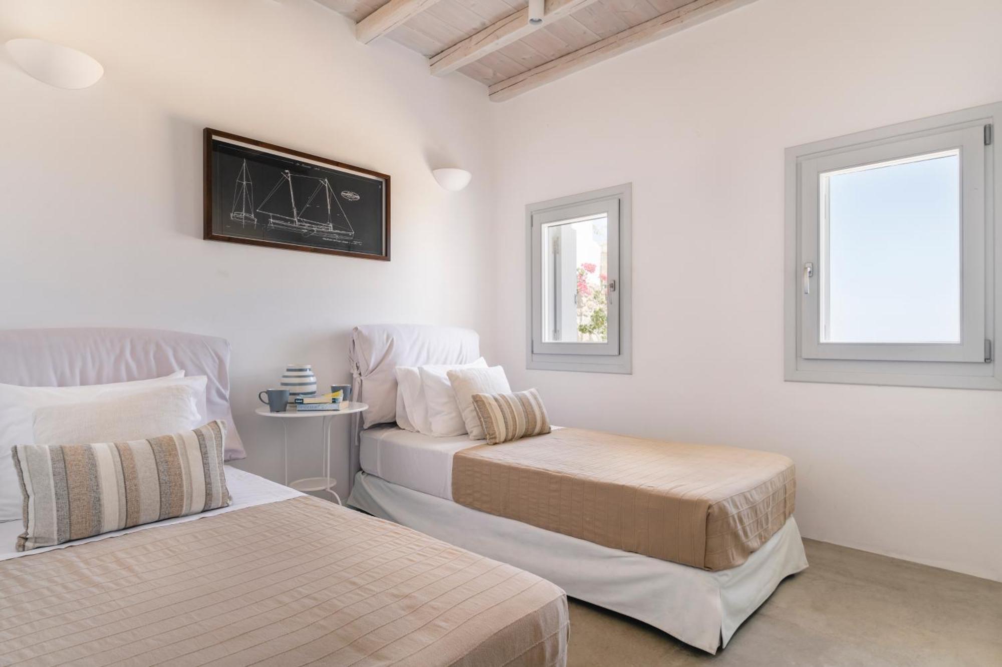 Luxury With Stunning Views Above Kalo Livadi Villa