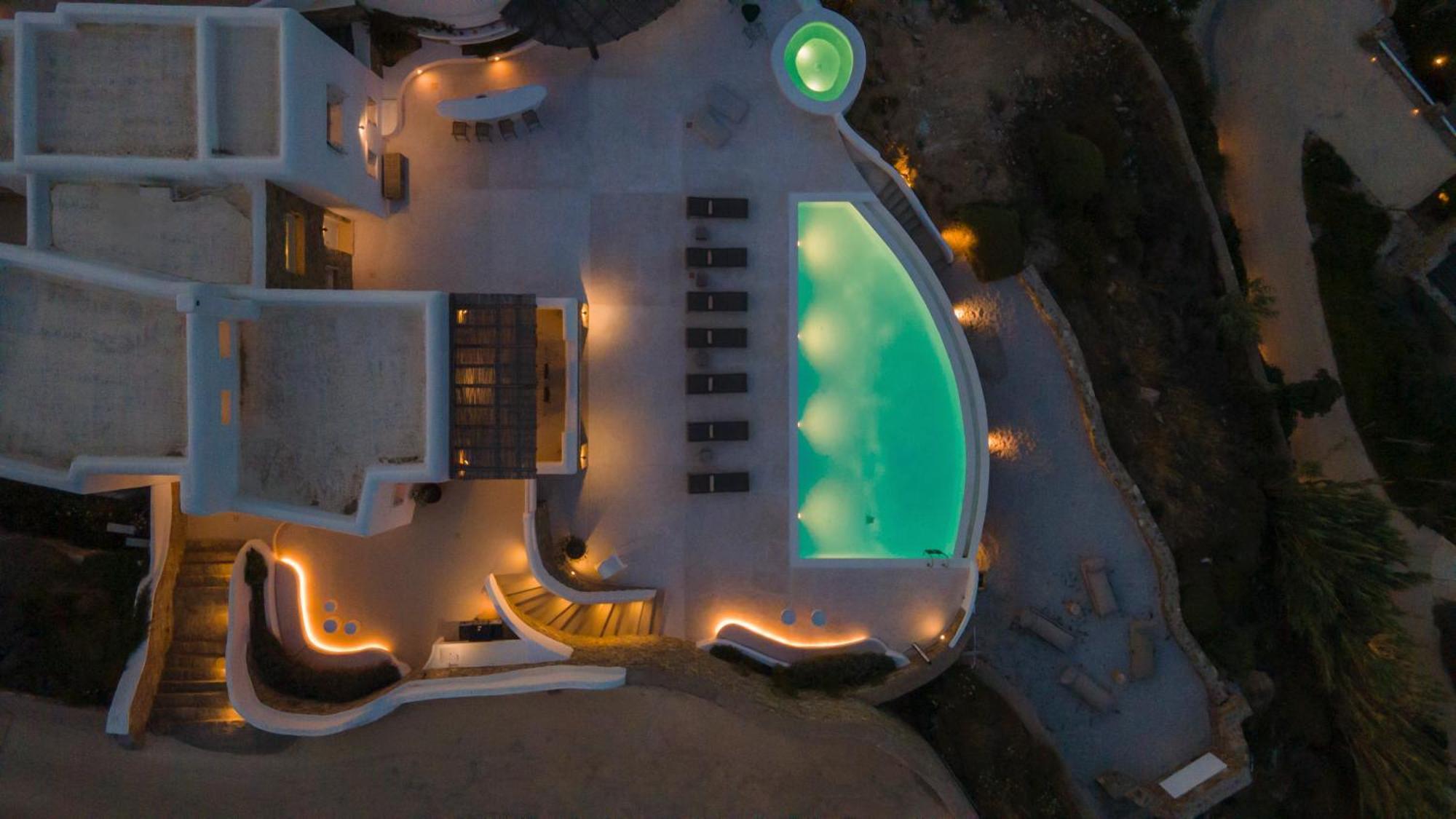 Luxury With Stunning Views Above Kalo Livadi Villa