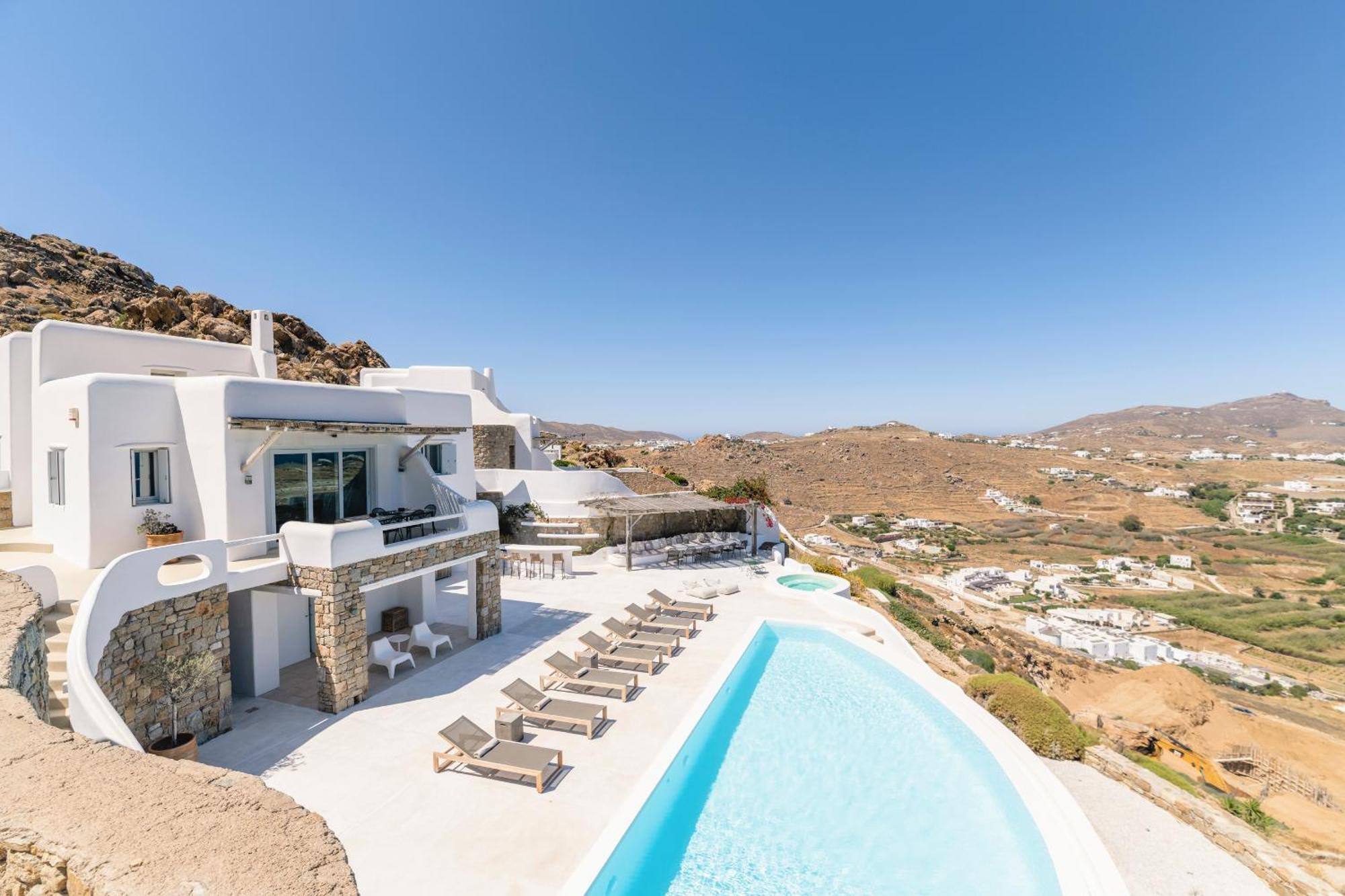 Luxury With Stunning Views Above Kalo Livadi Villa