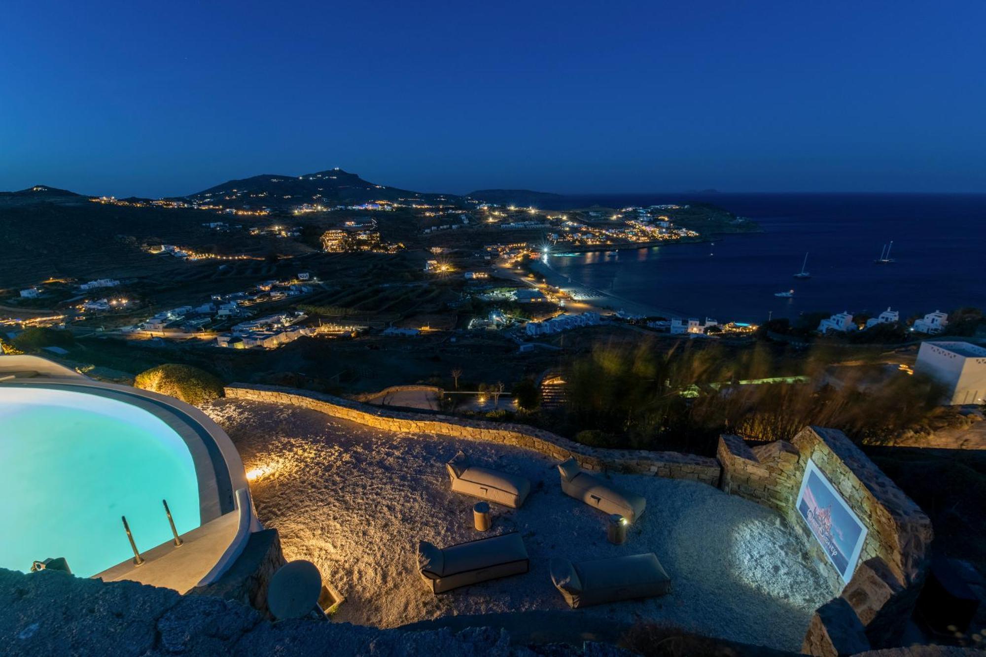 Luxury With Stunning Views Above Kalo Livadi Villa *