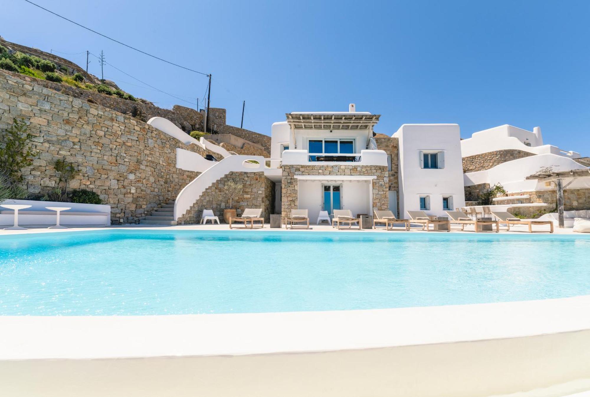 Luxury With Stunning Views Above Kalo Livadi Villa